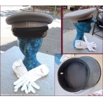 Casquette de chauffeur de marque DIOR * avec sa paire de gants.