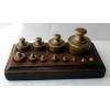 Ancienne boite de poids compos�e comme suit 1 de 500 gr