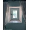 Ancienne petite fen�tre en bois. Originale des ann�es 1780.